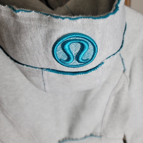 RARE Lululemon Crop Scuba Hoodie Size 4 Teal Blue & Gray - Picture 2 of 6